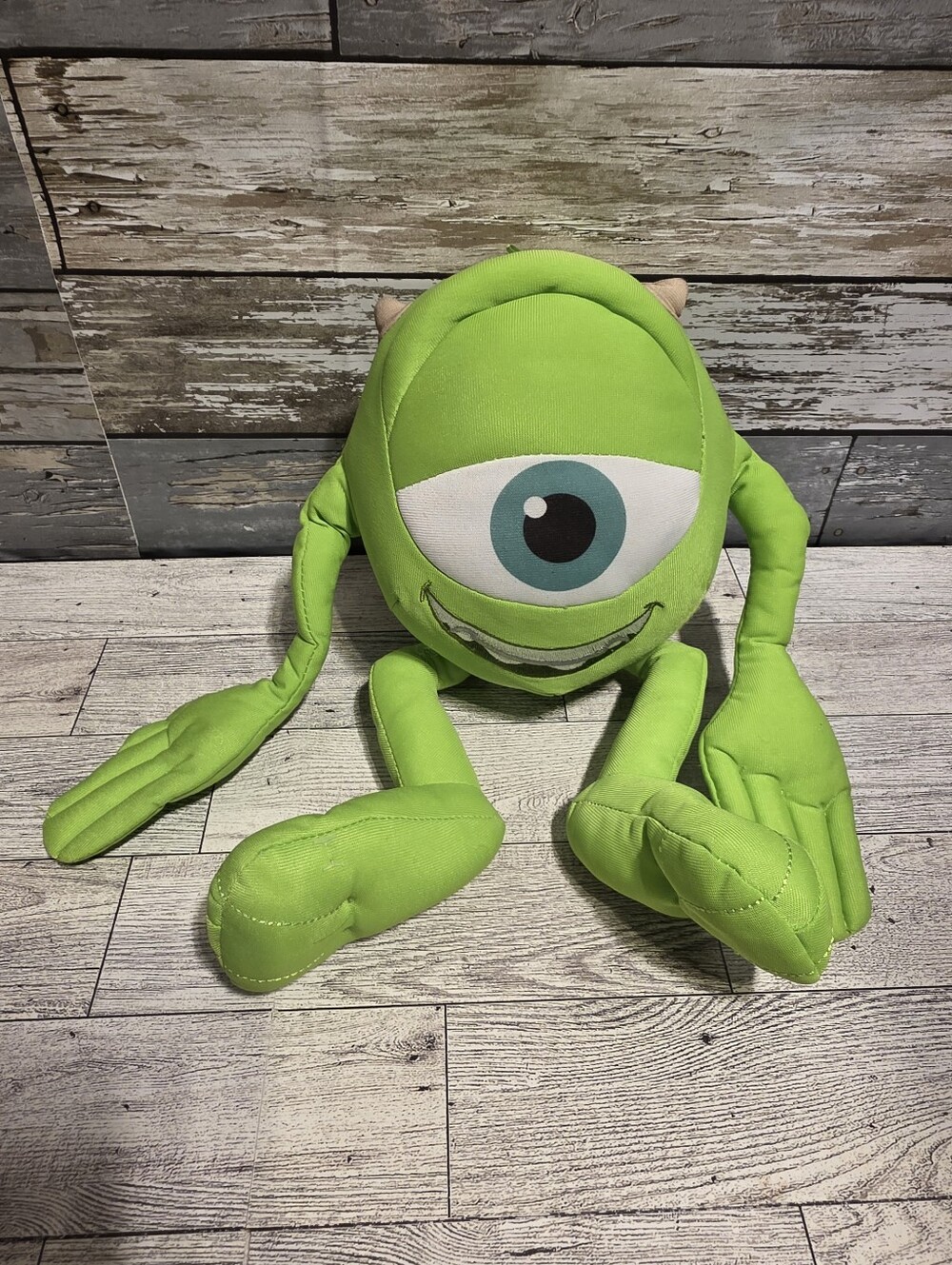 Green Plush One-Eyed Monster Pet Toy
